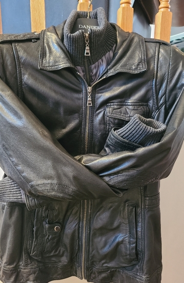 Danier leather jacket - Picture 6 of 6